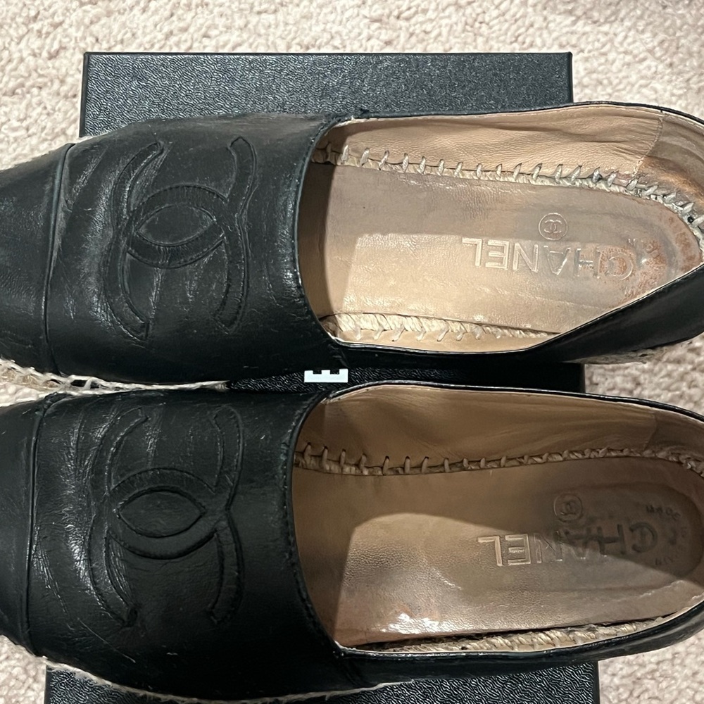 Chanel Black Leather Espadrilles with Iconic CC Logo - Picture 3 of 15